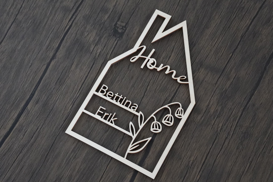 Haus mit Familiennamen, personalisiertes Hausschild mit Blume, Home-Dekoration. - HOLZKINO