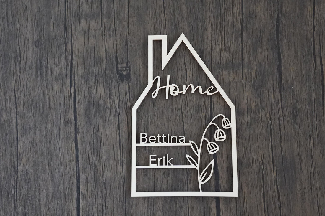 Haus mit Familiennamen, personalisiertes Hausschild mit Blume, Home-Dekoration. - HOLZKINO