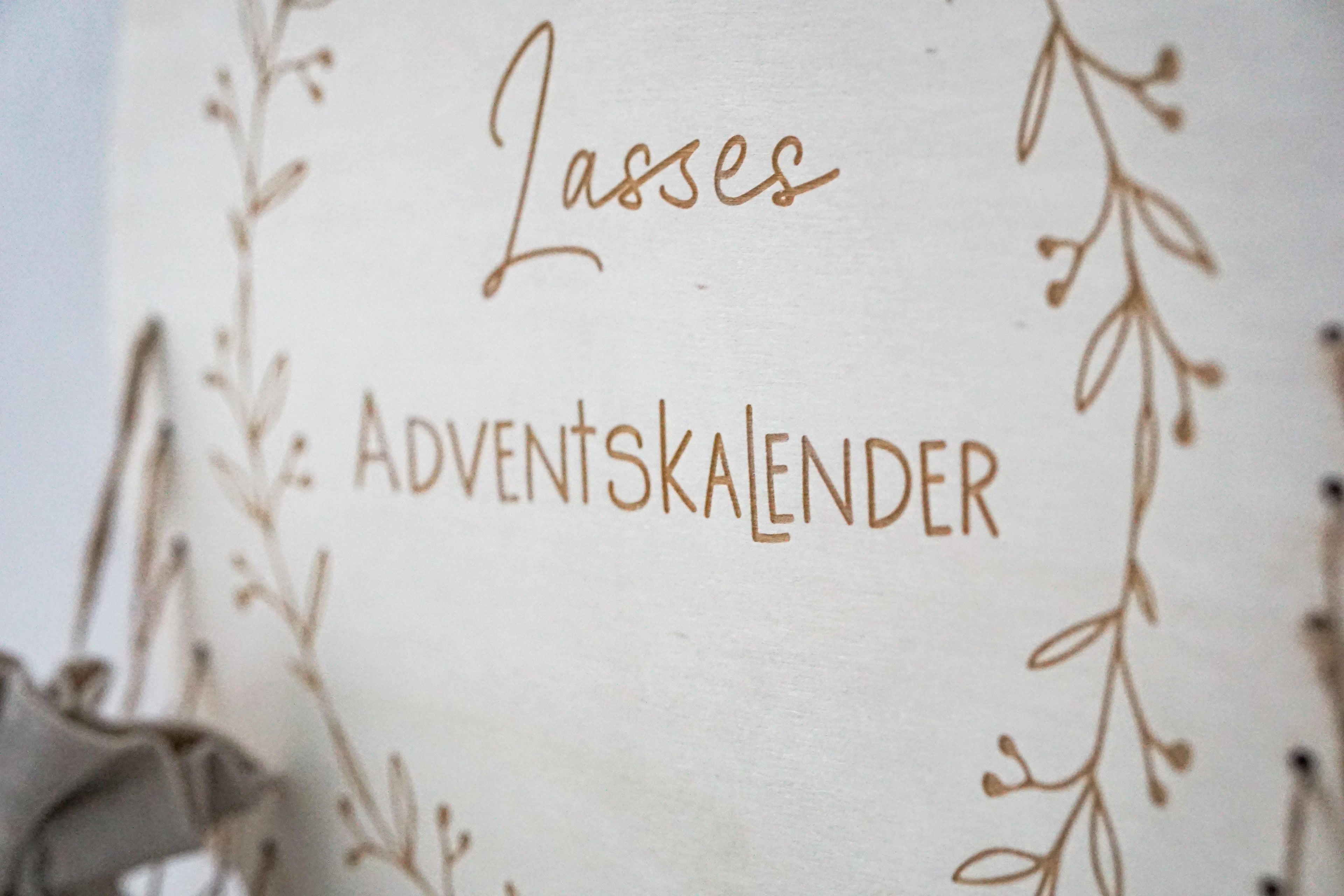 Adventskalender rund I personalisierbar - HOLZKINO